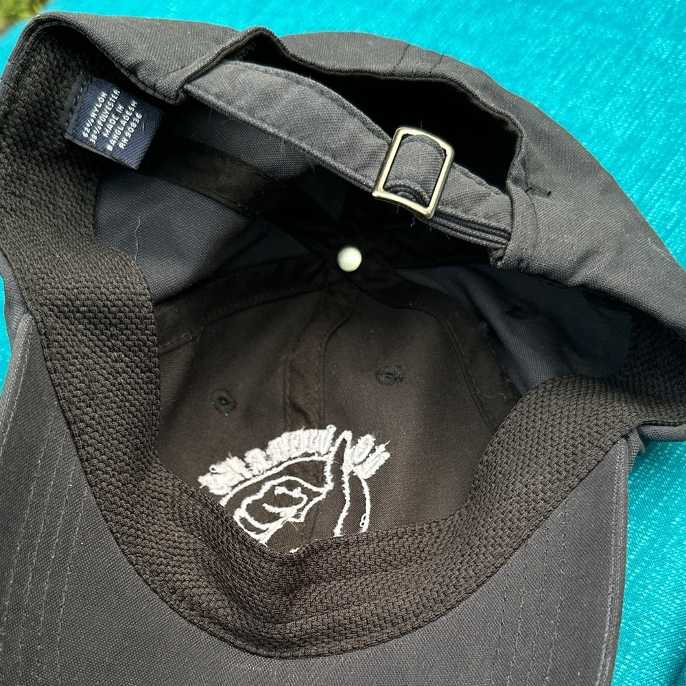 Black 'No‎ Worries' Cap - Picture 2 of 3